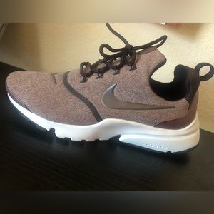 Nike women Presto Fly Athletic Running Shoes